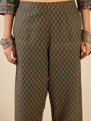 Women Floral Printed Regular Sequinned Detail Pure Cotton Kurta with Trousers 4