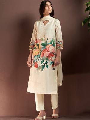 Women Floral Printed Regular Kurta with Trousers & With Dupatta 2