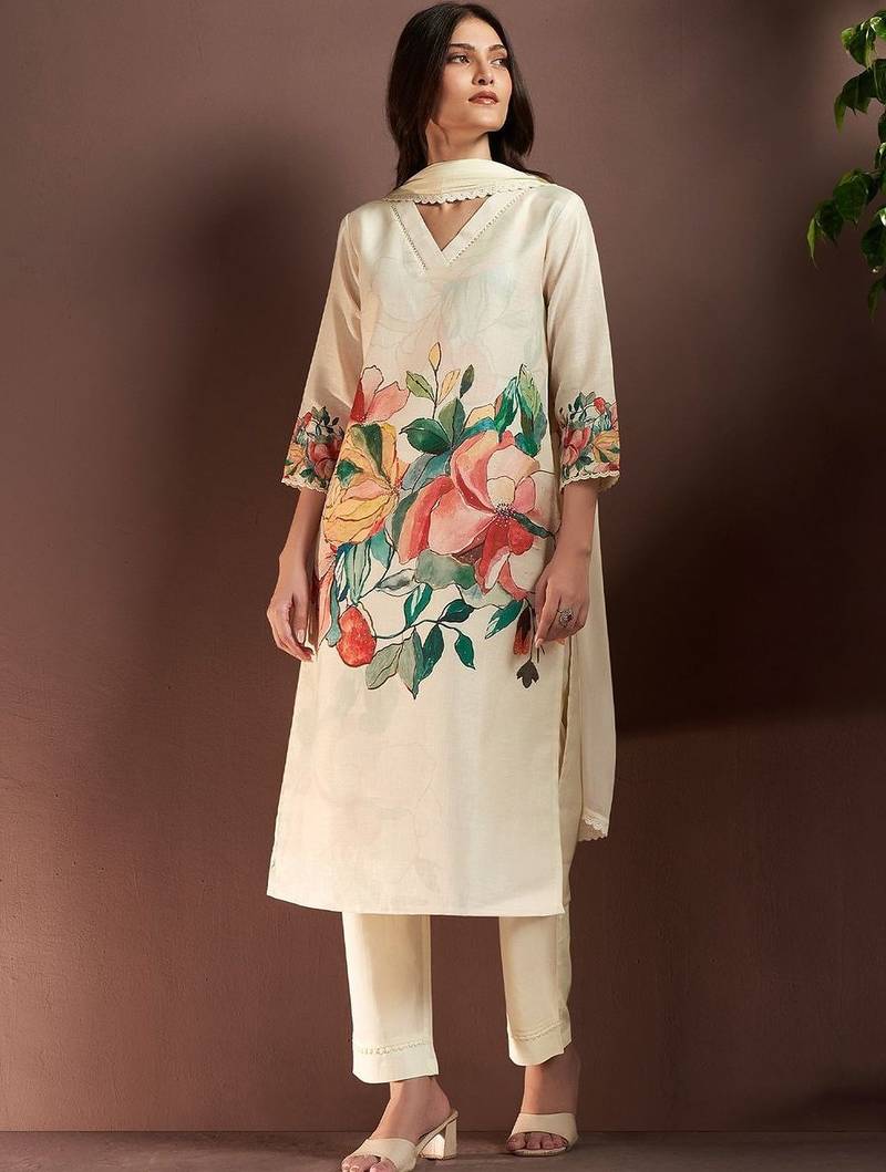 Women Floral Printed Regular Kurta with Trousers & With Dupatta