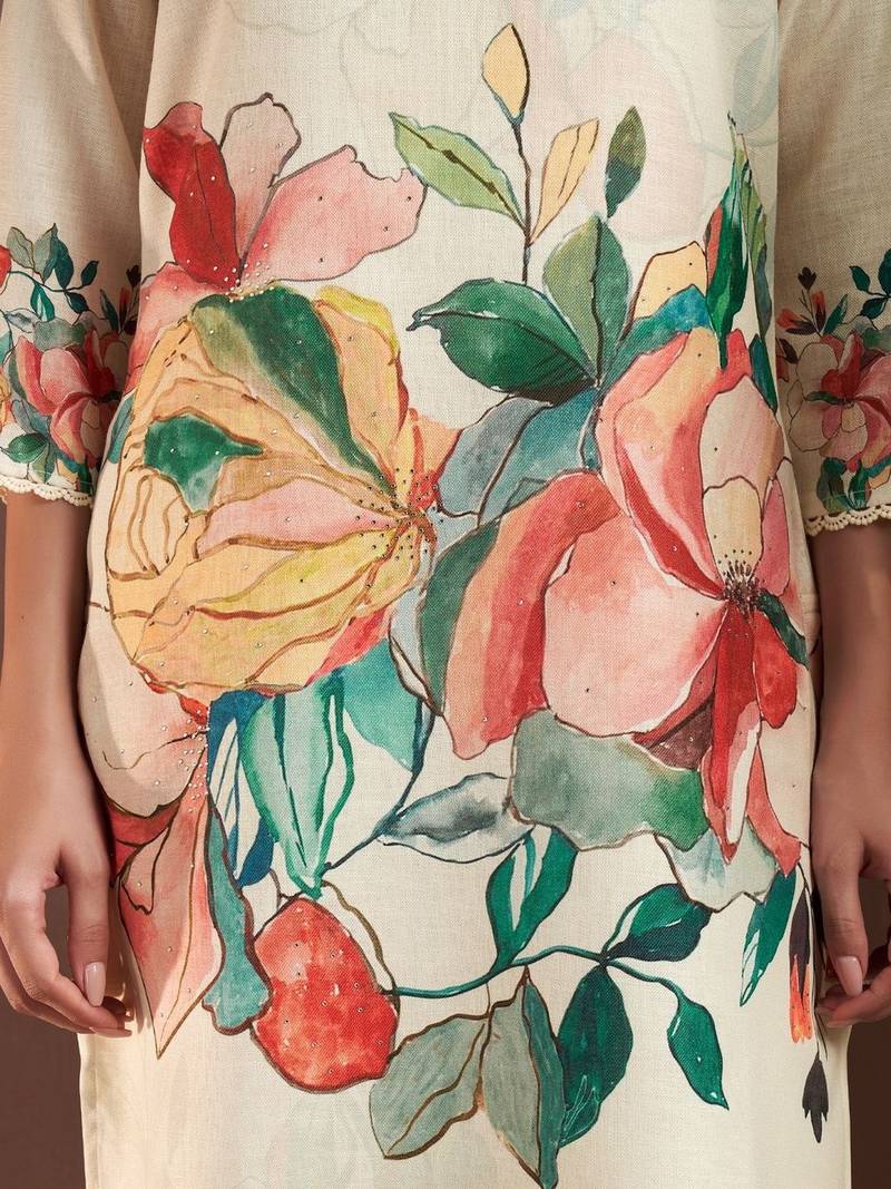 Women Floral Printed Regular Kurta with Trousers & With Dupatta