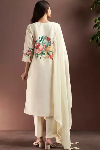 Women Floral Printed Regular Kurta with Trousers & With Dupatta
