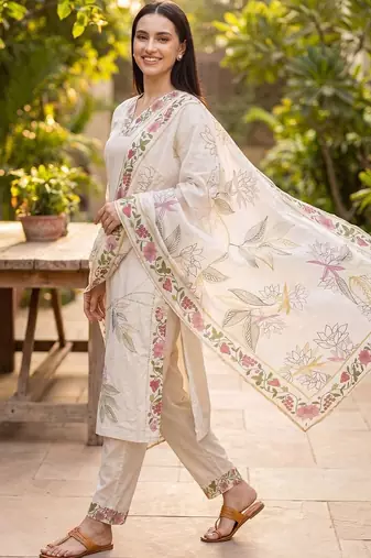 Women Floral Embroidered Regular Thread Work Kurta with Trousers & With Dupatta