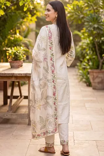 Women Floral Embroidered Regular Thread Work Kurta with Trousers & With Dupatta