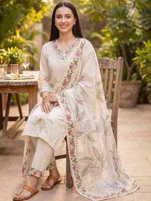 Women Floral Embroidered Regular Thread Work Kurta with Trousers & With Dupatta 5