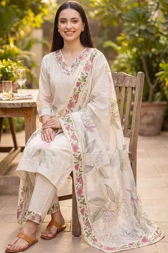 Women Floral Embroidered Regular Thread Work Kurta with Trousers & With Dupatta
