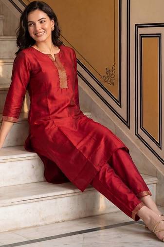 Women Regular Kurta with Trousers