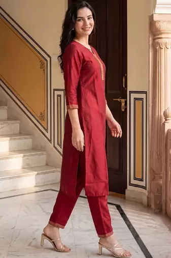 Women Regular Kurta with Trousers