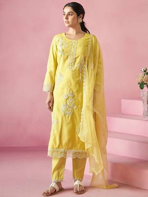 Women Floral Embroidered Kurta with Trousers & Dupatta 1