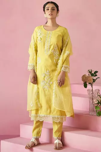 Women Floral Embroidered Kurta with Trousers & Dupatta