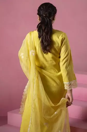 Women Floral Embroidered Kurta with Trousers & Dupatta