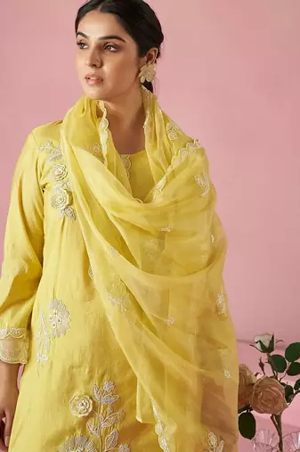 Women Floral Embroidered Kurta with Trousers & Dupatta