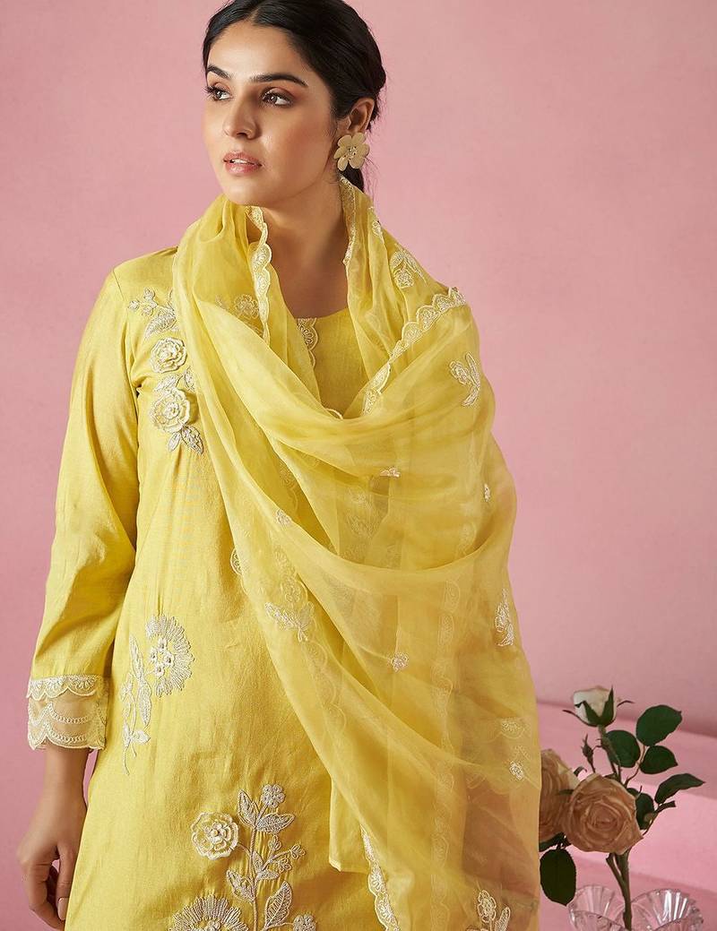 Women Floral Embroidered Kurta with Trousers & Dupatta