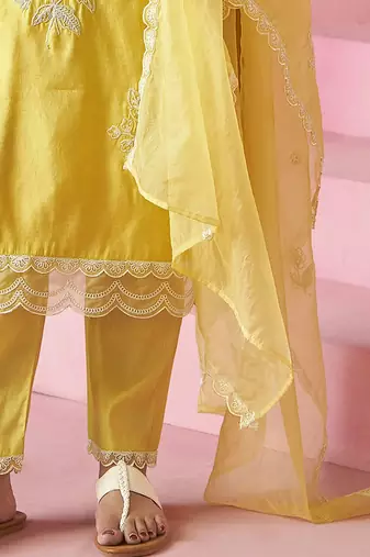 Women Floral Embroidered Kurta with Trousers & Dupatta