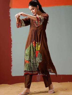 Women Printed Regular Pure Cotton Kurta with Trousers 1