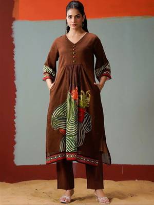 Women Printed Regular Pure Cotton Kurta with Trousers 4