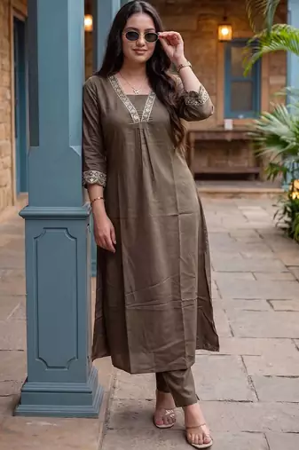 Women Ethnic Motifs Embroidered Regular Thread Work Kurta with Trousers