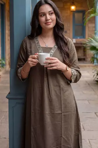 Women Ethnic Motifs Embroidered Regular Thread Work Kurta with Trousers