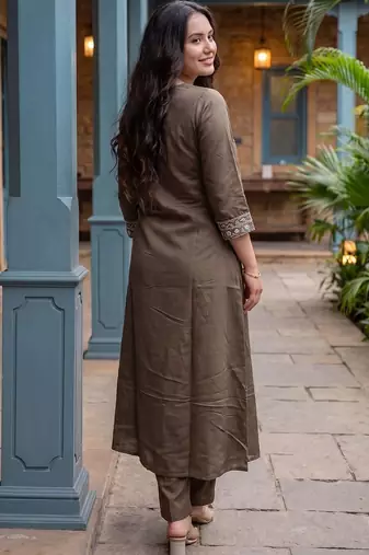 Women Ethnic Motifs Embroidered Regular Thread Work Kurta with Trousers
