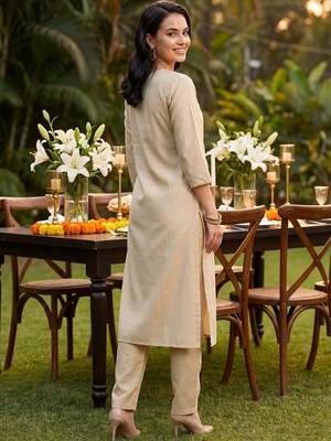 Women Floral Embroidered Regular Thread Work Liva Kurta with Trousers & With Dupatta 4