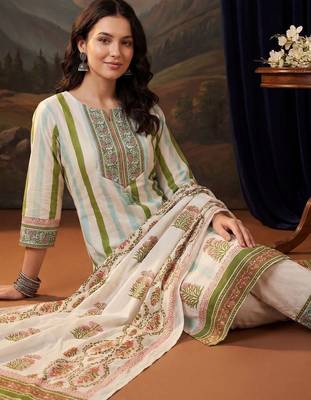 Women Floral Printed Regular Thread Work Cotton Kurta With Trouser & Dupatta 1