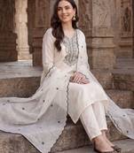Ethnic Motifs Embroidered Thread Work Kurta with Trousers & With Dupatta