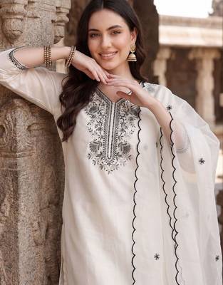 Ethnic Motifs Embroidered Thread Work Kurta with Trousers & With Dupatta 3