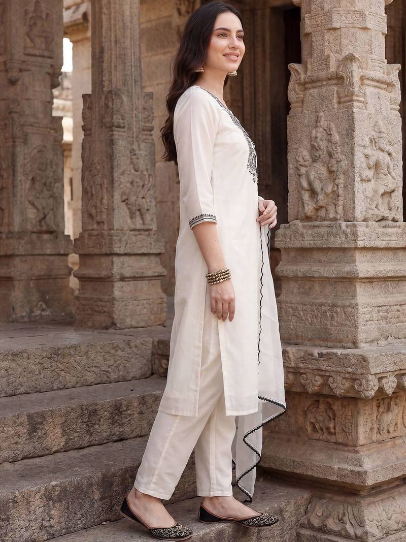 Ethnic Motifs Embroidered Thread Work Kurta with Trousers & With Dupatta