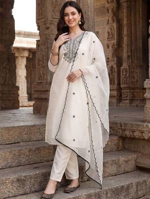 Ethnic Motifs Embroidered Thread Work Kurta with Trousers & With Dupatta 6