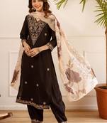 Women Floral Embroidered Regular Thread Work Kurta with Salwar & With Dupatta