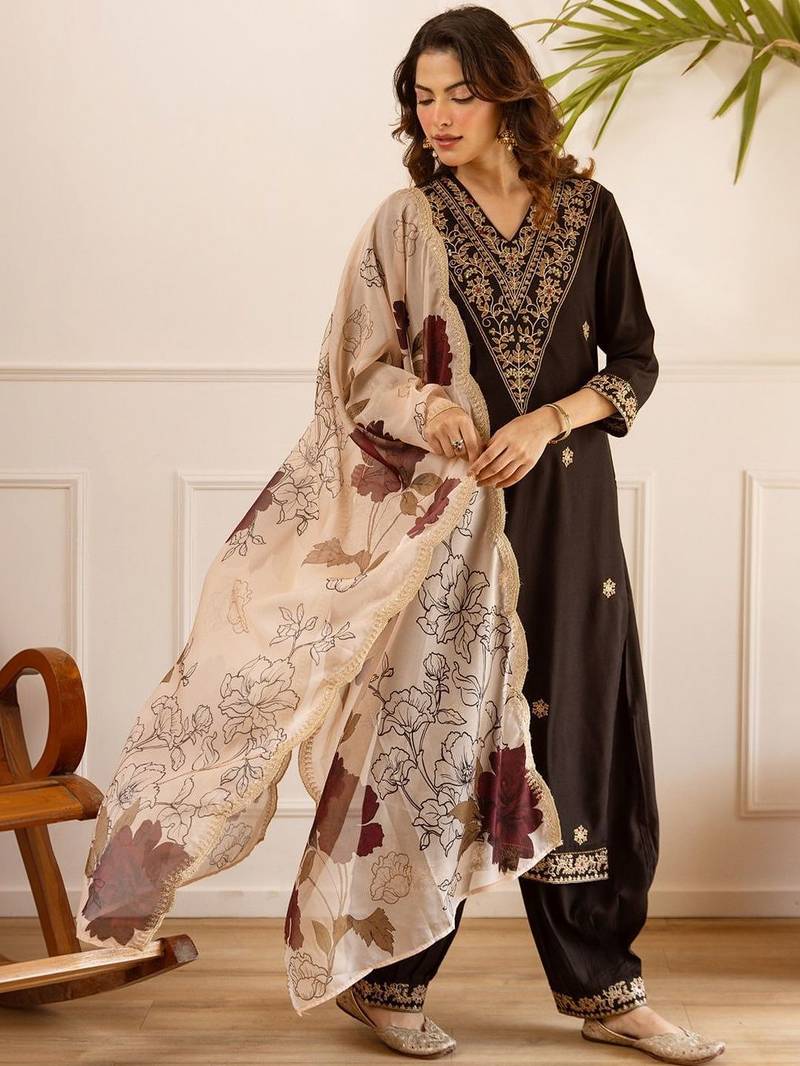 Women Floral Embroidered Regular Thread Work Kurta with Salwar & With Dupatta
