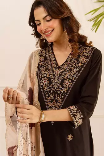 Women Floral Embroidered Regular Thread Work Kurta with Salwar & With Dupatta