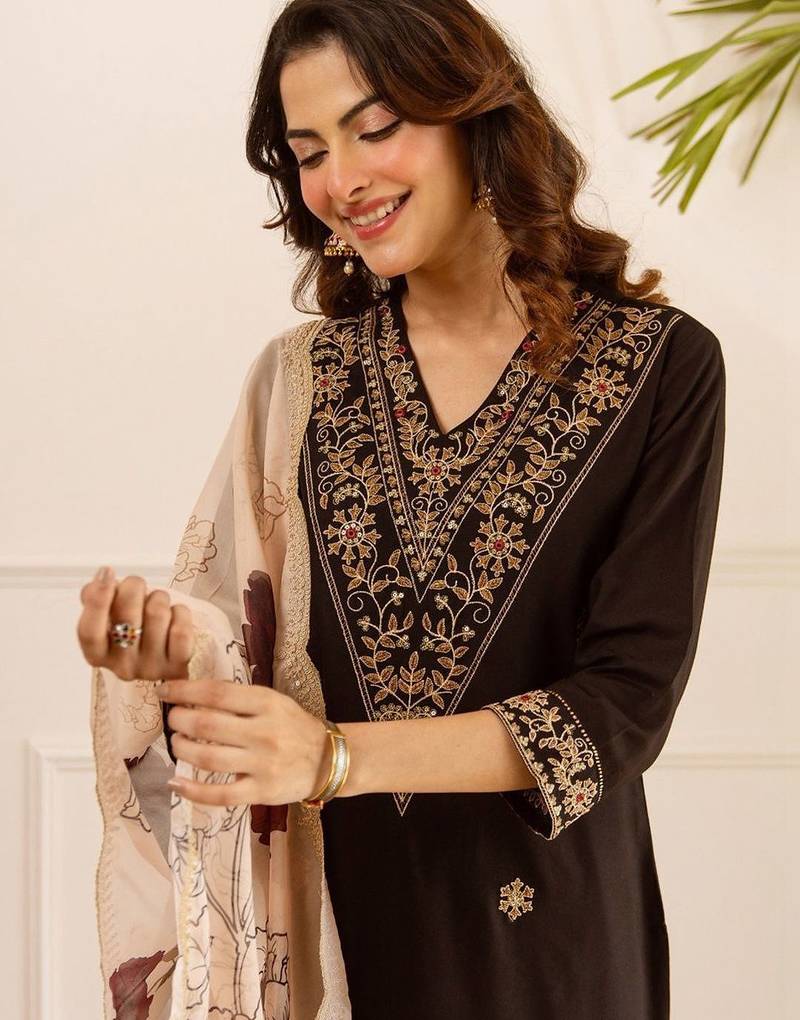 Women Floral Embroidered Regular Thread Work Kurta with Salwar & With Dupatta