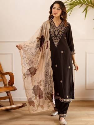 Women Floral Embroidered Regular Thread Work Kurta with Salwar & With Dupatta 5