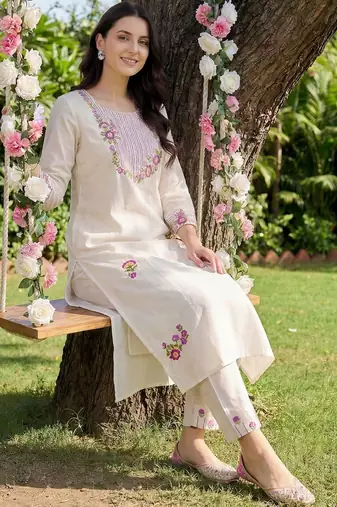 Women Floral Embroidered Regular Thread Work Kurta with Trousers