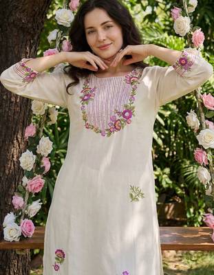 Women Floral Embroidered Regular Thread Work Kurta with Trousers 2