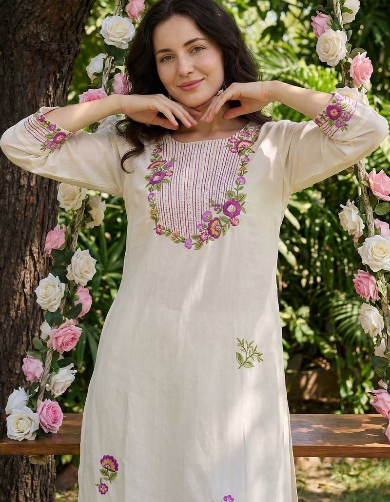 Women Floral Embroidered Regular Thread Work Kurta with Trousers