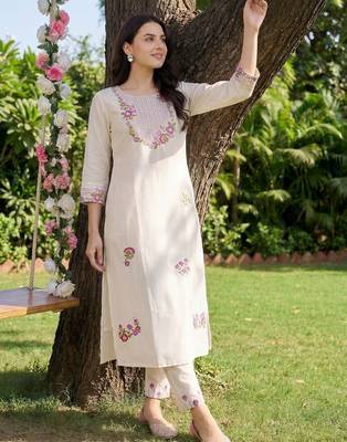 Women Floral Embroidered Regular Thread Work Kurta with Trousers 3
