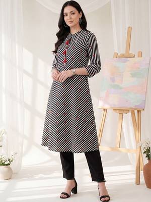 Women Printed Regular Pure Cotton Kurta with Trousers 5