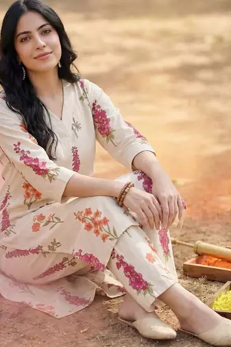 Women Floral Printed Regular Pure Cotton Kurta with Trousers