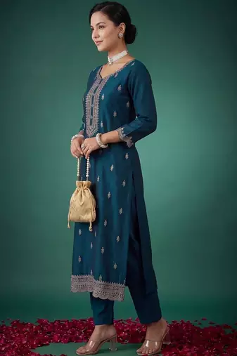 Women Ethnic Motifs Embroidered Regular Thread Work Kurta with Trousers & With Dupatta