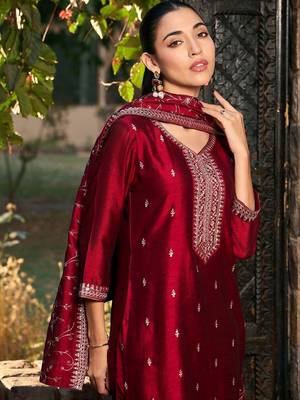Women Ethnic Motifs Embroidered Regular Thread Work Kurta With Trouser & Dupatta 2