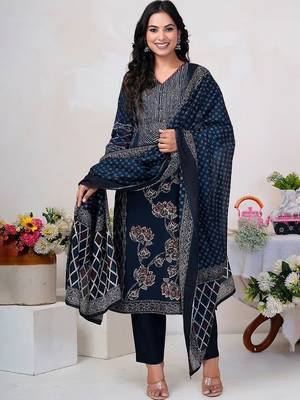 Women Floral Printed Panelled Sequinned Pure Cotton Kurta with Trousers & With Dupatta 3
