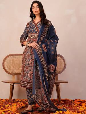 Women Ethnic Motifs Printed Angrakha Pure Cotton Kurta with Trousers & With Dupatta 7