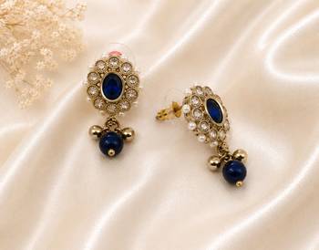Designer circle and round shape small golden balls blue stone antique gold plated choker jewellery set for women 4