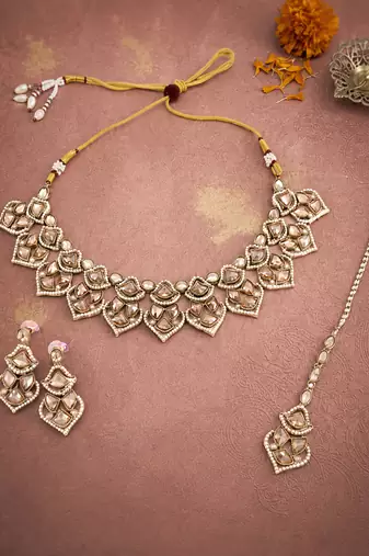 Graceful triangle and heart shape antique gold plated choker jewellery set for women