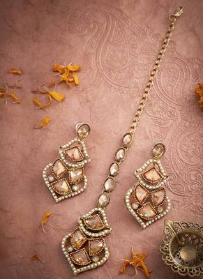 Graceful triangle and heart shape antique gold plated choker jewellery set for women 4
