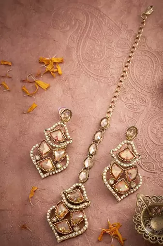 Graceful triangle and heart shape antique gold plated choker jewellery set for women