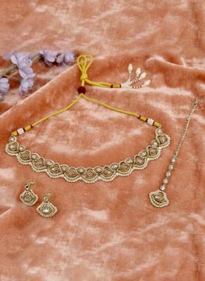 Lavish triangle shape pearl antique gold plated choker jewellery set for women 2