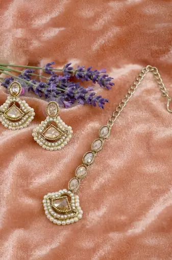 Lavish triangle shape pearl antique gold plated choker jewellery set for women