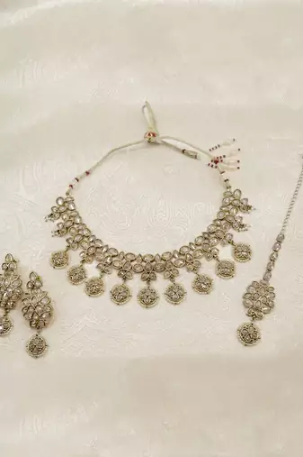 Incredible flower and leaf shape antique gold plated choker jewellery set for women
